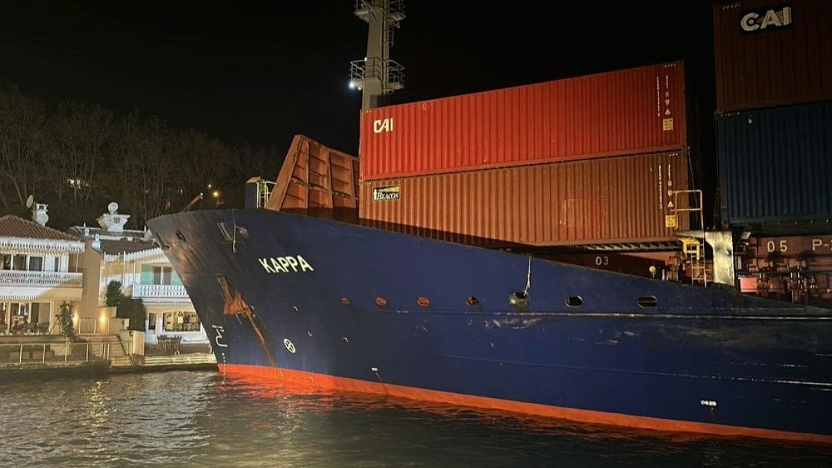 Sarıyer'de karaya oturan konteyner gemisi yürekleri ağza getirdi