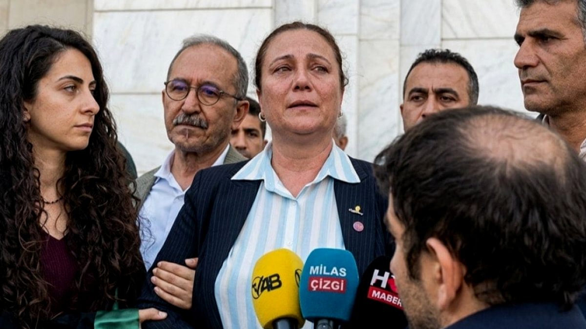 Esra tahliye edilmedi ama anne Işık kararlığını dile getirdi: Dimdik ayaktayız