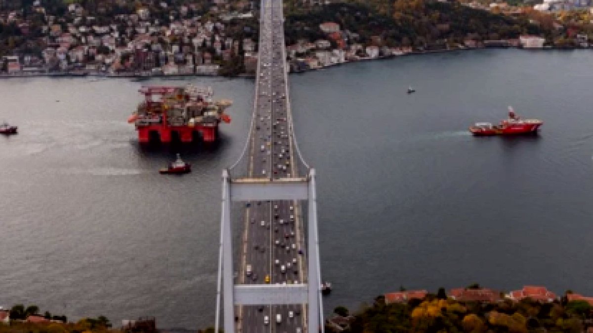 İstanbul Boğazı'nda gemi trafiği askıya alındı