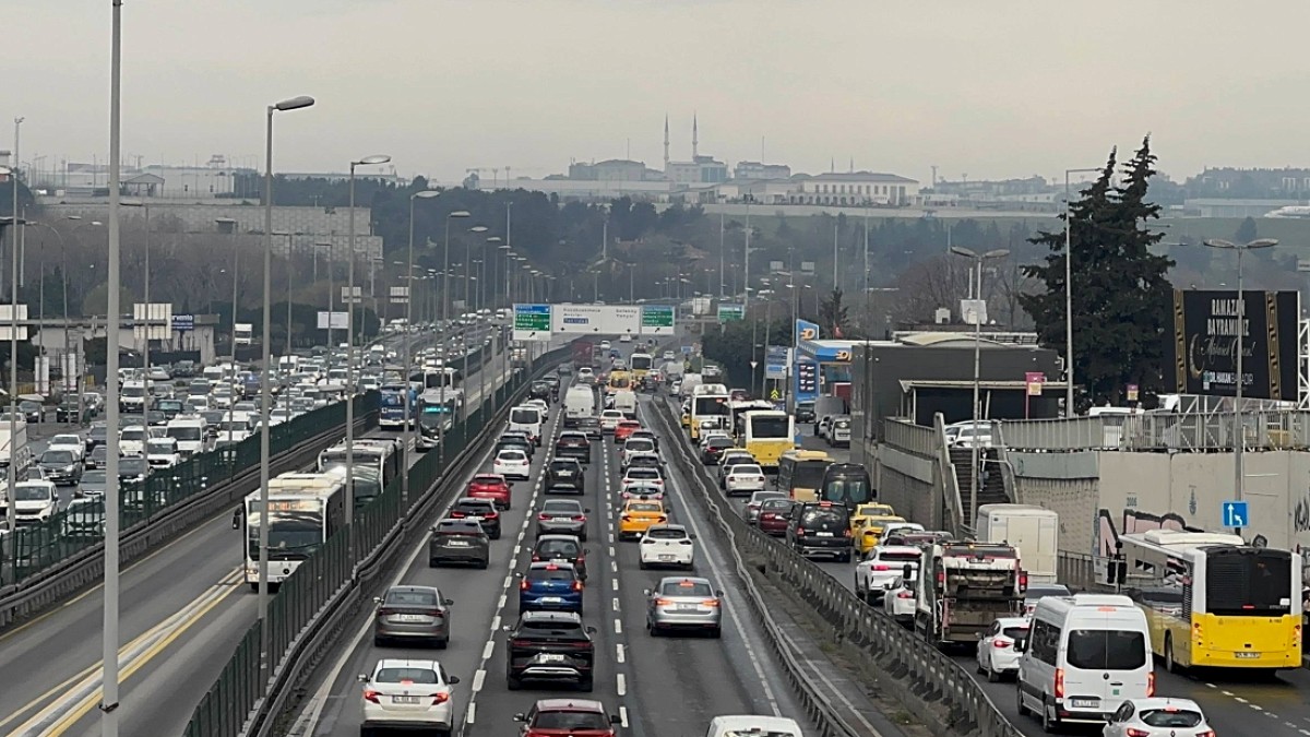 İstanbul'da trafik kilit! Yoğunluk yüzde 81'de