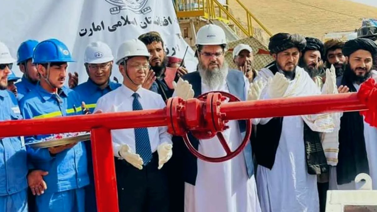 Önüne geleni yasaklayan ülke kuyu üstüne kuyu açıyor: Petrol devi olacaklar