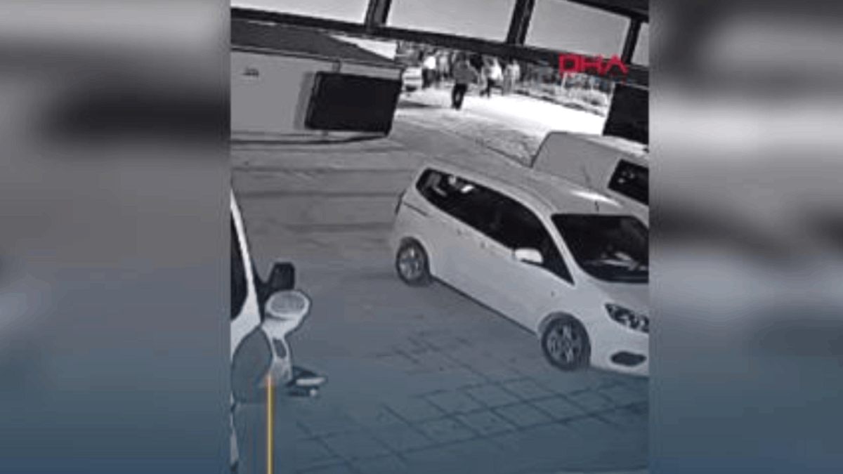 Yalova'da 6 kişinin yaralandığı silahlı kavga kamerada