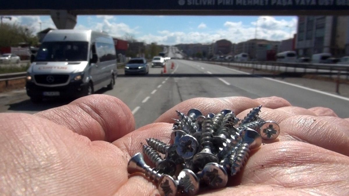 İstanbul'da vida kabusu: Lastikler patladı, trafik felç oldu