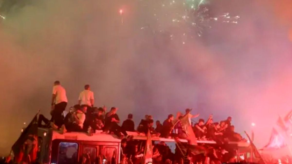 Diyarbakır'daki şampiyonluk kutlamalarında silahlar konuştu