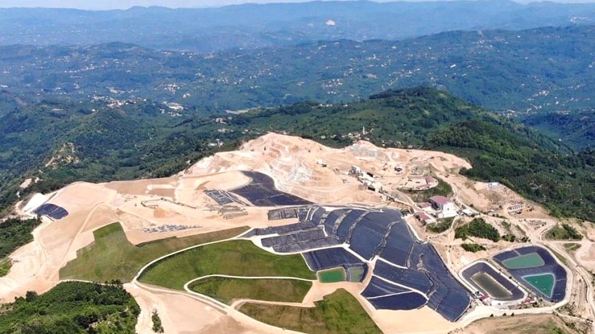 Toprak da deniz de ölür ve felaket olur
