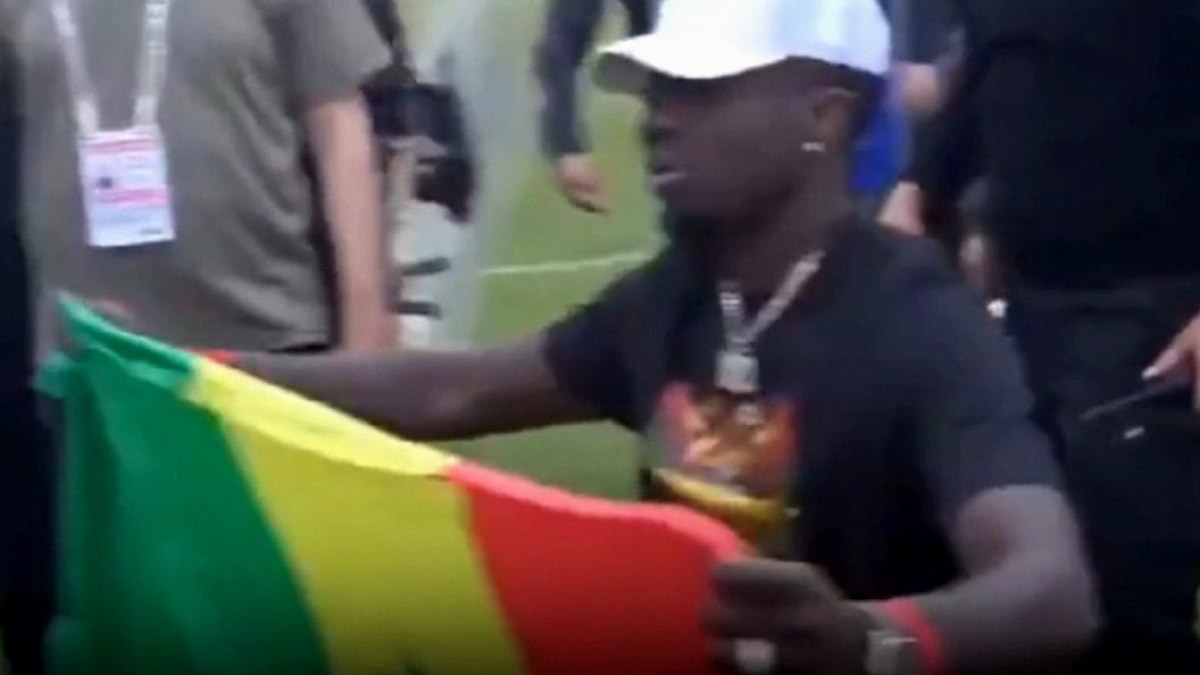 Mbaya Diagne'ye polis müdahalesi: Senegal bayrağını PKK flaması sandılar