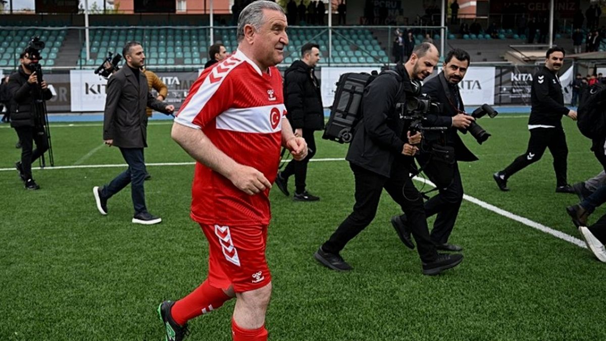 Bakan Bak: Spor toplumları birleştiren önemli bir olgu