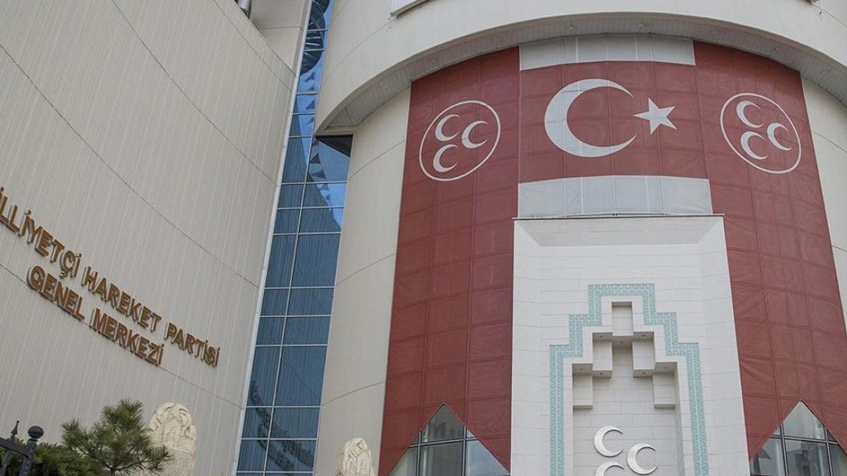 MHP'de bir başkan daha görevden alındı