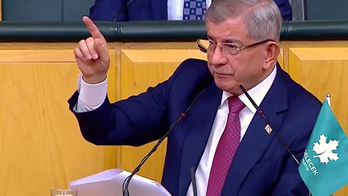 Davutoğlu AKP’li isimleri hedef aldı: Bu üçlü çete Türkiye'ye 10 yıl kaybettirdi