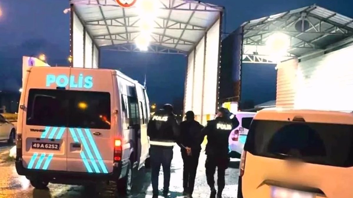 Muş'ta 8 düzensiz göçmen yakalandı, 2 şüpheli tutuklandı