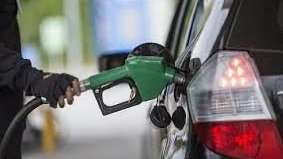 Akaryakıtta tabela bir kez daha değişiyor: Benzine indirim yolda!