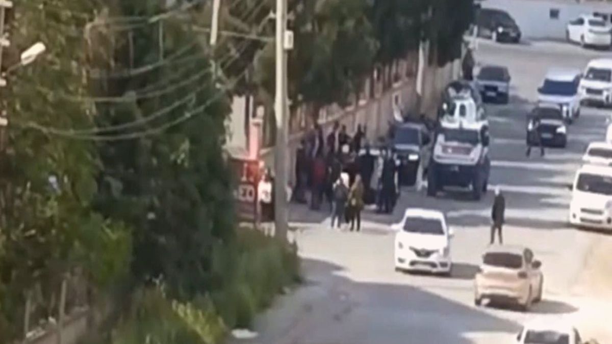 Kanlı pusu! Araçtan iner inmez tetiğe bastı