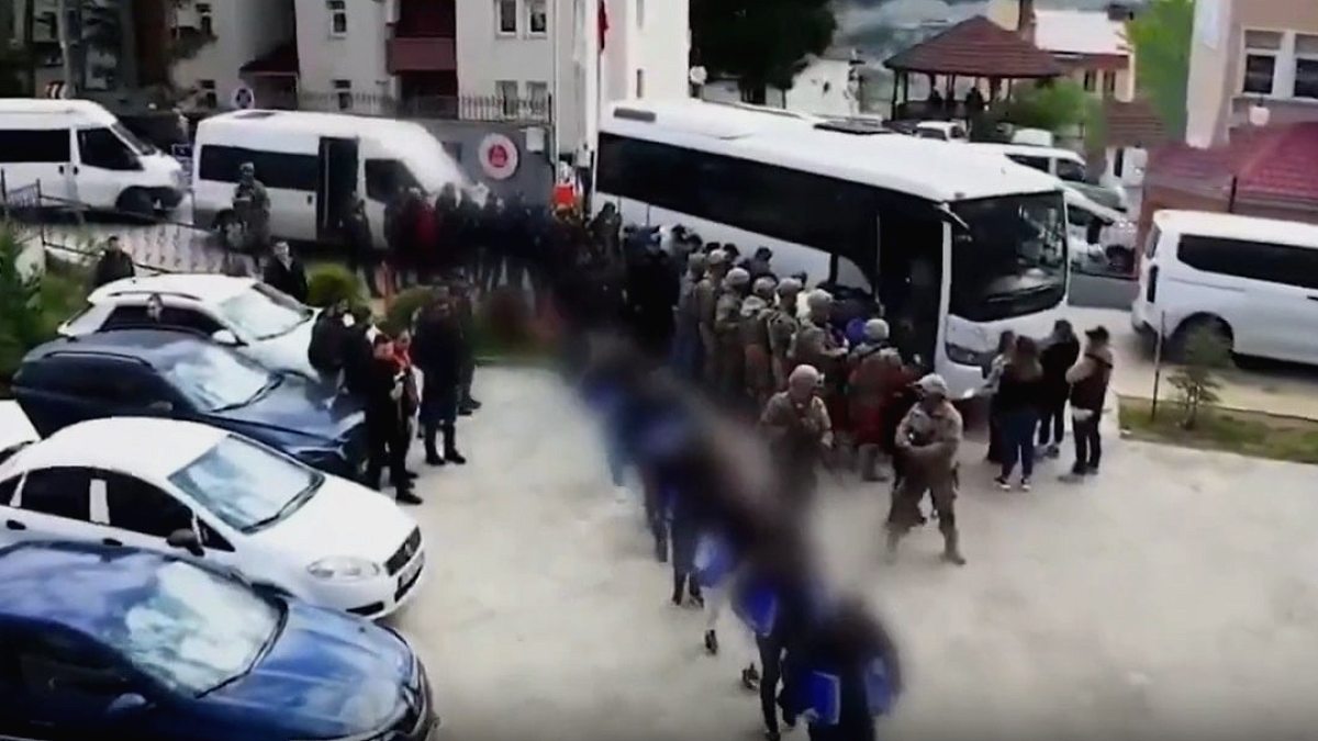 22 ilde polis harekete geçti: Çok sayıda kişi tutuklandı
