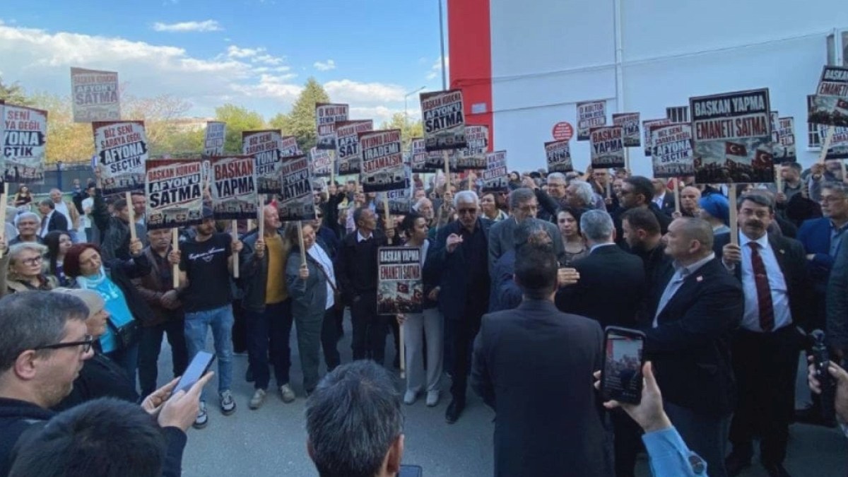 Burcu Köksal'ın AKP'ye geçeceği iddiası Afyon'u ayağa kaldırdı; protestolar başladı