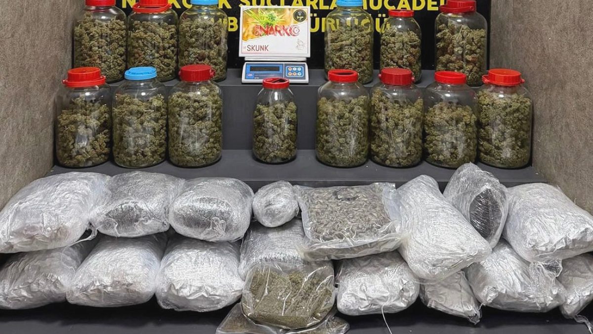 İzmir’de uyuşturucu operasyonu: 60 kilo uyuşturucu ele geçirildi