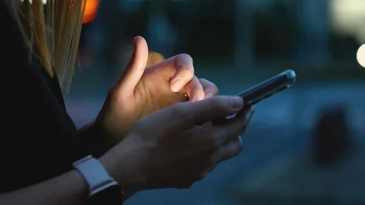O ülkede mobil internete kısıtlama: ‘Beyaz listedeki’ siteler de dahil, SMS bile gönderilemeyecek