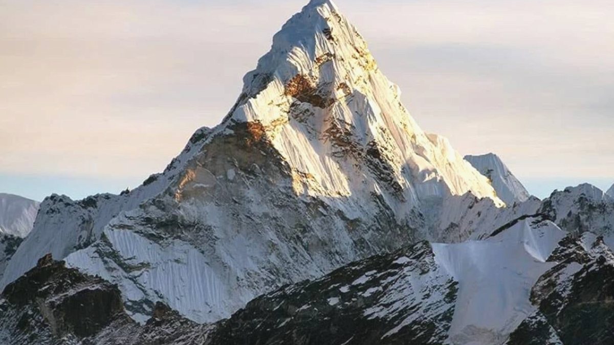 Dünyanın en yüksek dağı Everest değilmiş: Yıllardır yanlış biliniyormuş