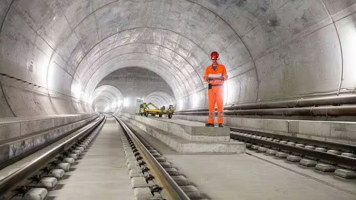 Dünyanın en uzun tüneli 20 dakikada geçiliyor
