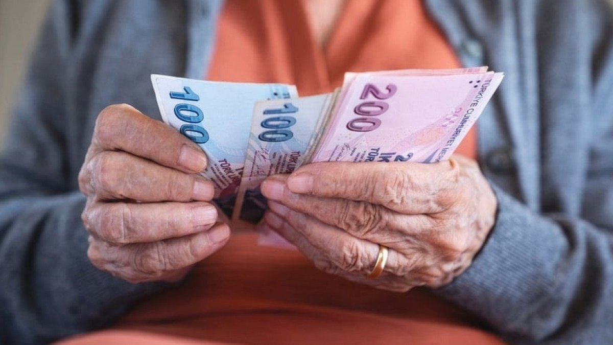 Emekliler bu ay iki ödeme birden alacak