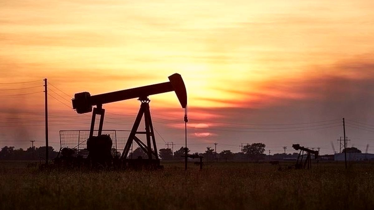 Petrolde yön belirsiz: Brent petrol 100 dolar sınırında
