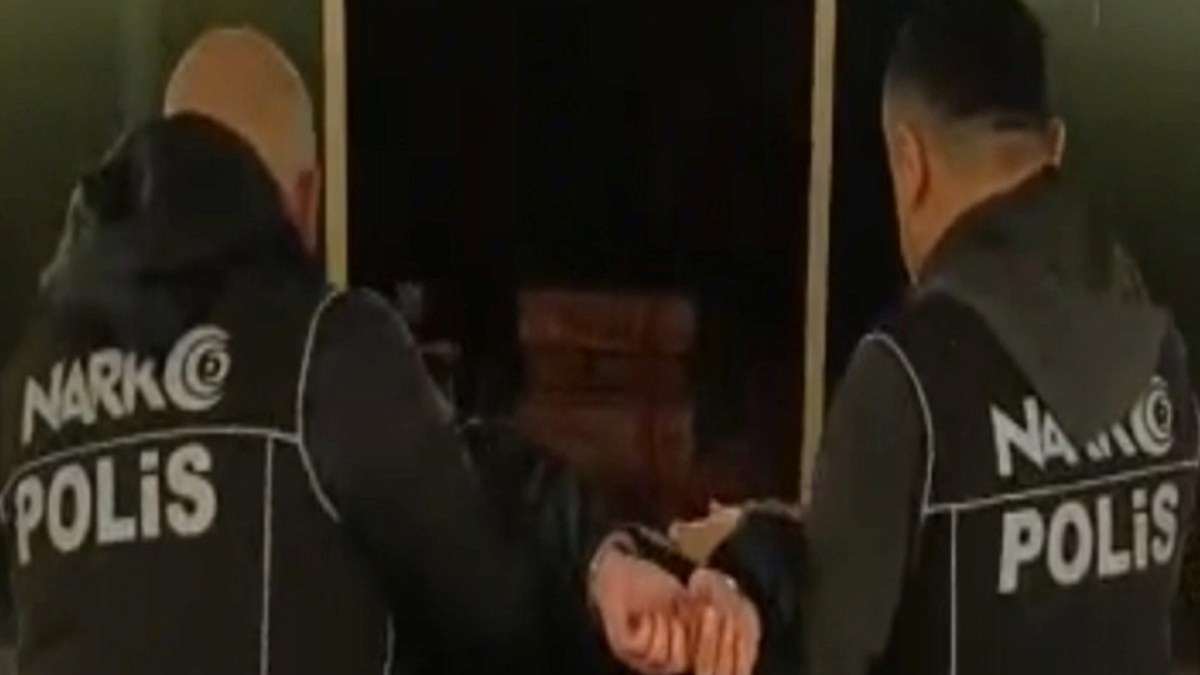 Kırmızı bültenle aranan yabancı uyruklu uyuşturucu şüphelisi Mersin’de yakalandı