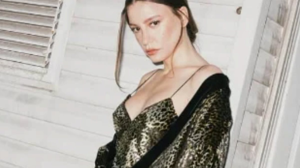 Serenay Sarıkaya’nın geceliğe benzetilen elbisenin fiyatı olay oldu