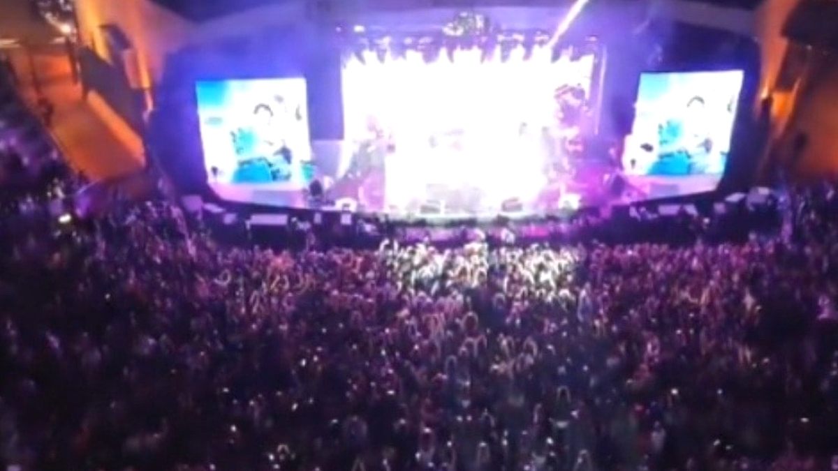 Protestolar işe yaramadı, konser alanı dolup taştı