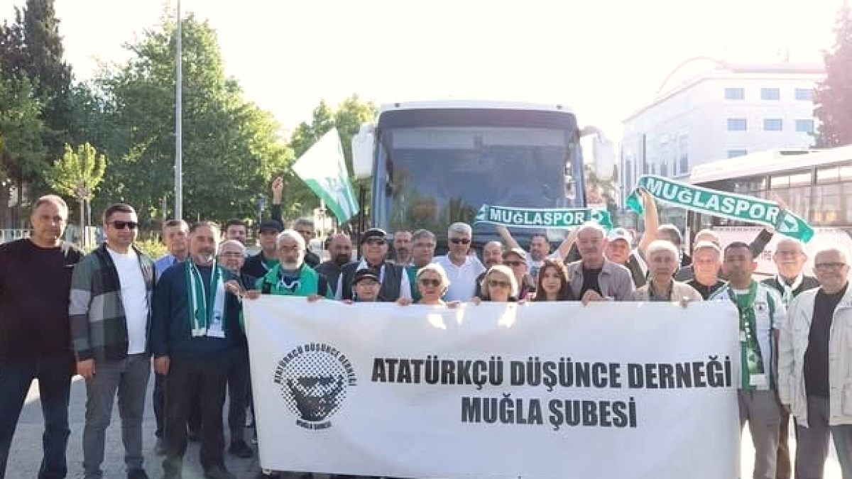 Bursa'da pankart krizi: Atatürk ismine stat kapısı kapandı