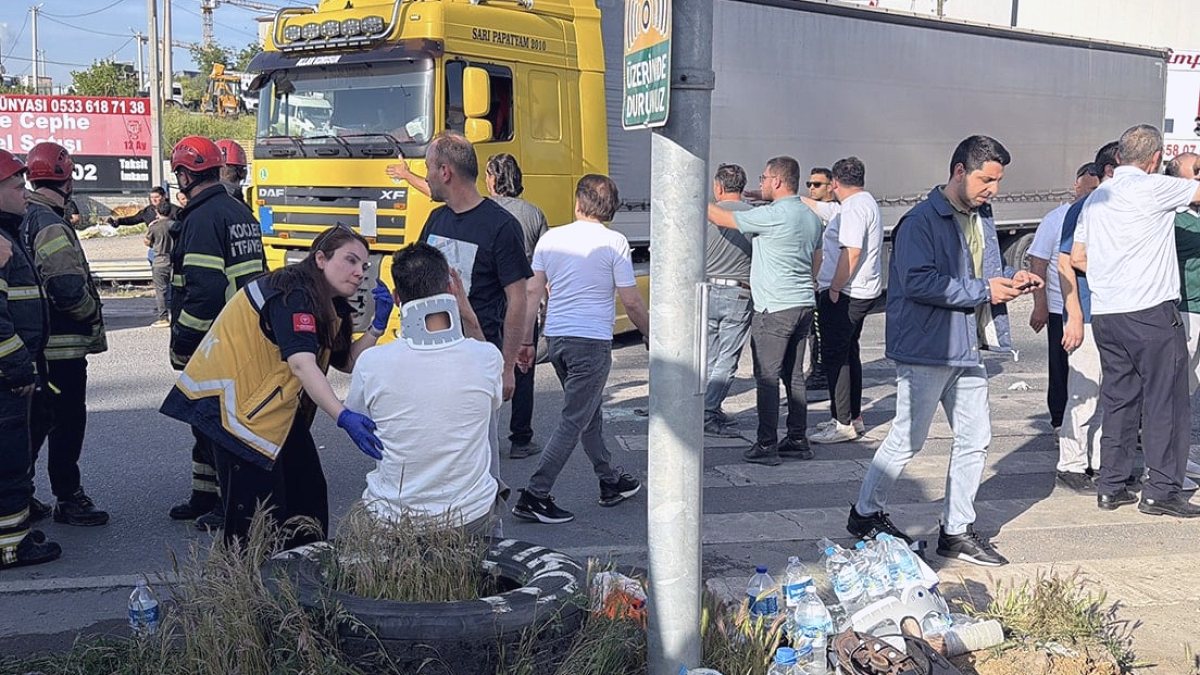 İşçi servisi kazası sonrası ortalık savaş alanına döndü