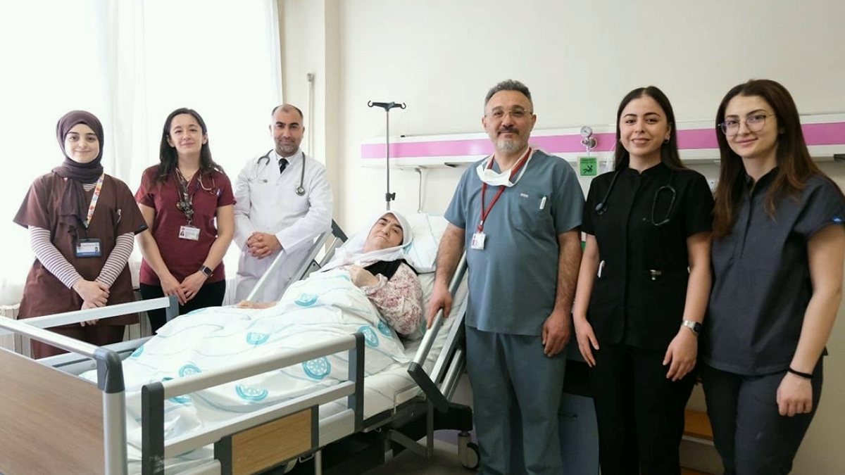 Göğsünden 7 kilo 750 gramlık tümör çıkarıldı