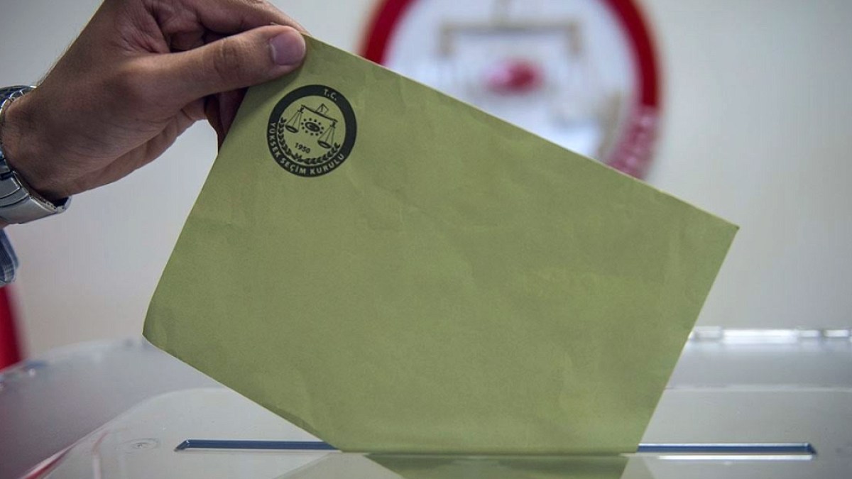 Mini seçimde büyük rekabet: Binlerce kişi oy kullanacak