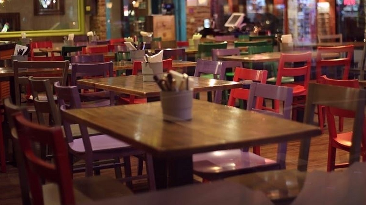 O restoran müşterilerinden 'kusma ücreti' alacak