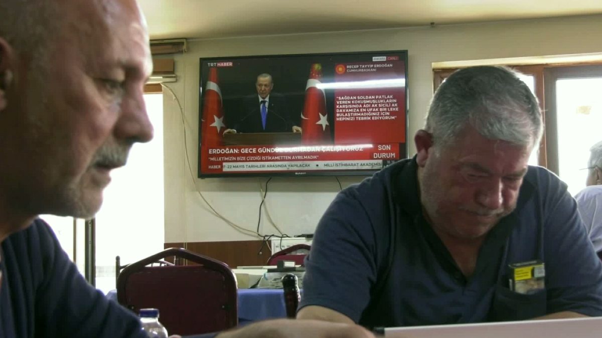 Afyonlulardan Burcu Köksal'a tepki: Babası sağ olsaydı yapamazdı