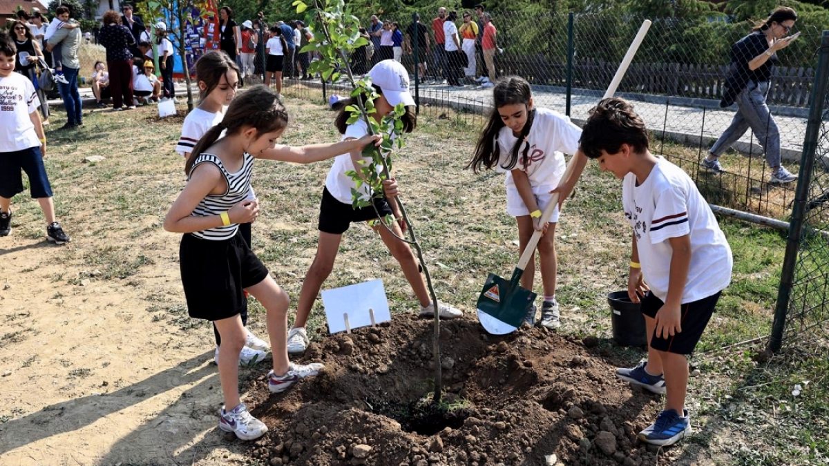 Permakültür Bahçesiyle Çocuklar Toprakla Buluşup Üreterek Öğreniyor