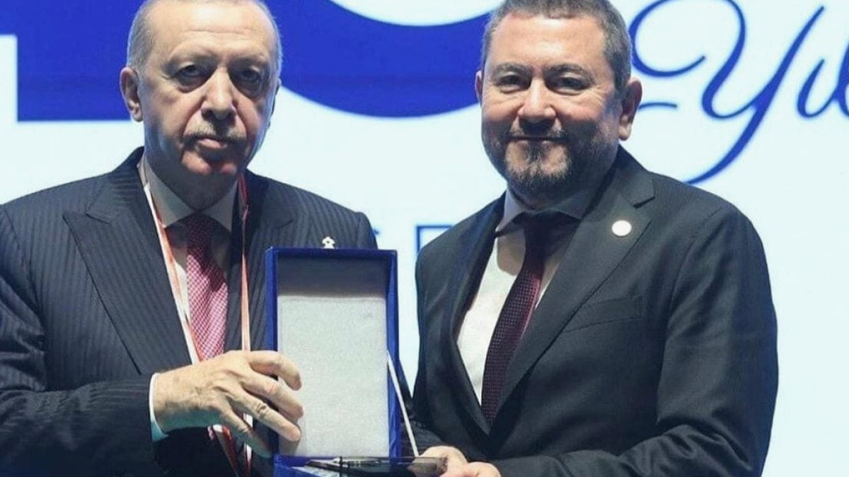 Ödüllü Yönetici Dolandırıcılıkla Yargı Önünde: Şirket Hisselerinde Manipülasyon İddiası
