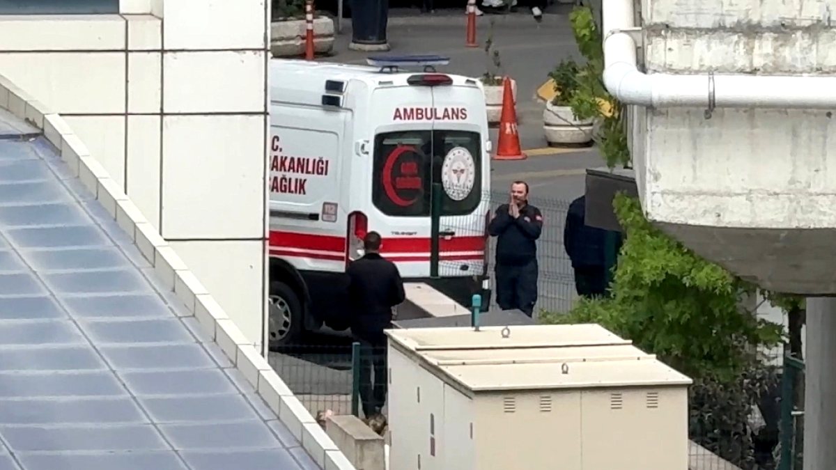 Hastanenin 10. Katından Düşen Bıçaklanmış Genç Hayatını Kaybetti