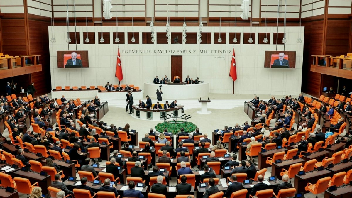 Özgür Özel ve Keskin Bayındır'ın Dokunulmazlık Dosyaları Meclis'te