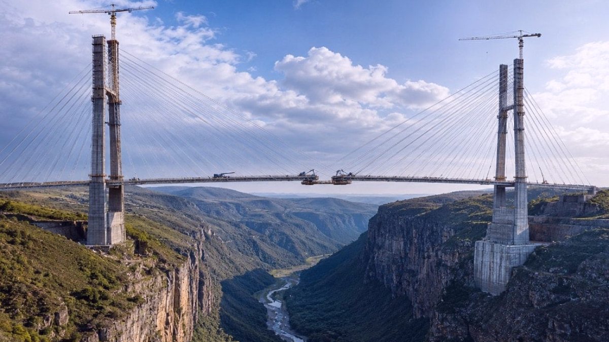 Afrika'nın En Yüksek Köprülerinden Biri: Msikaba Köprüsü Vadiyi Birleştiriyor
