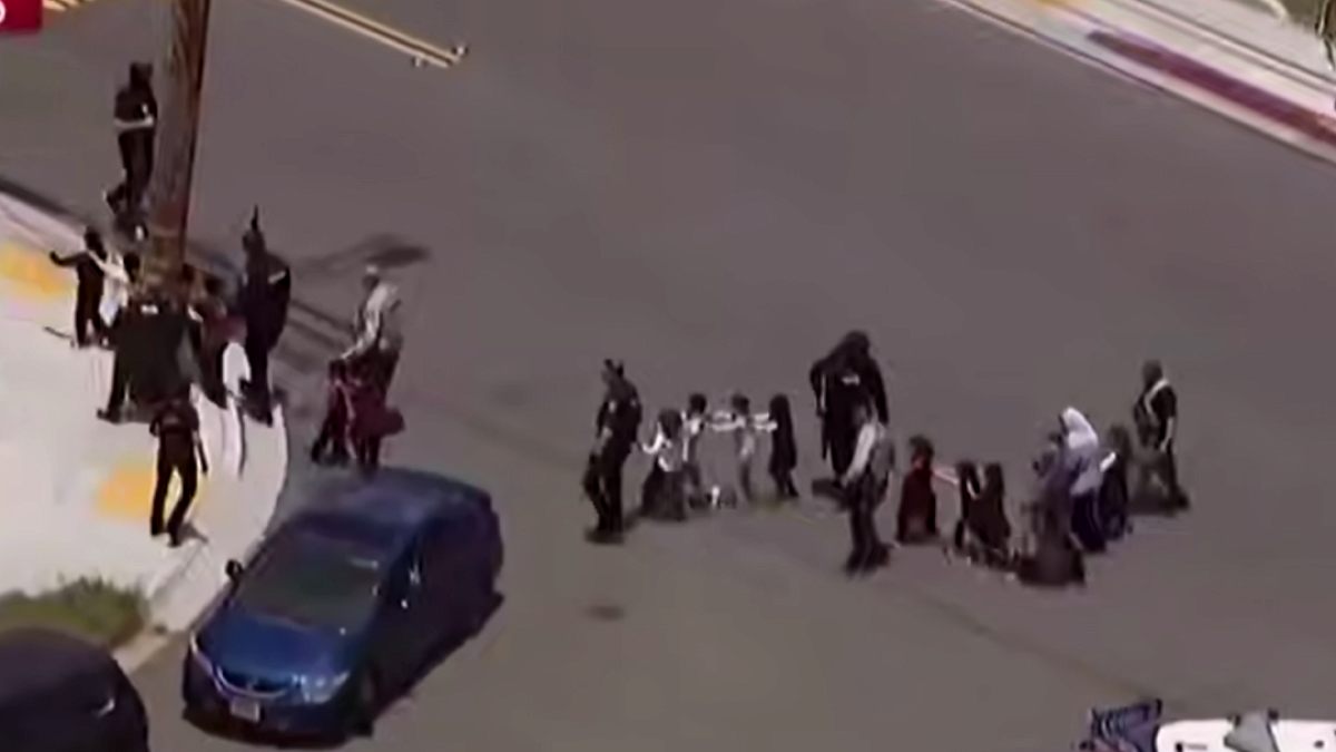 ABD'de Camiye Saldırı: 3 Yetişkin Hayatını Kaybetti, Çocuklar Kurtuldu