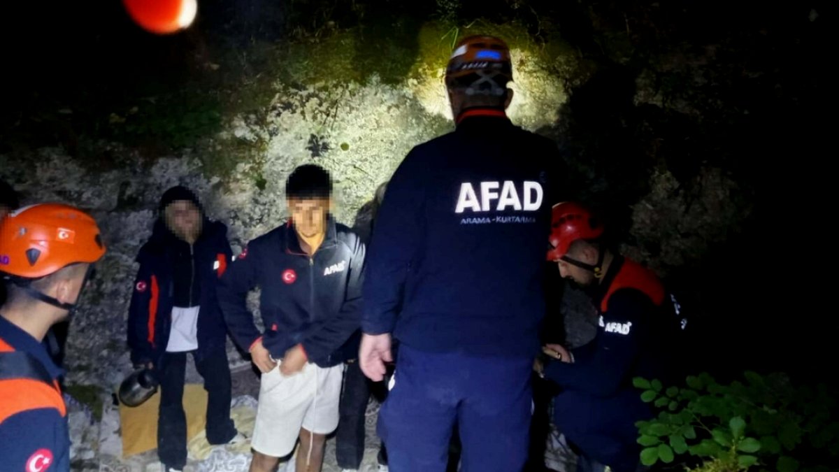 İzmir'de Şelalede Kaybolan Gençler Sağ Salim Bulundu
