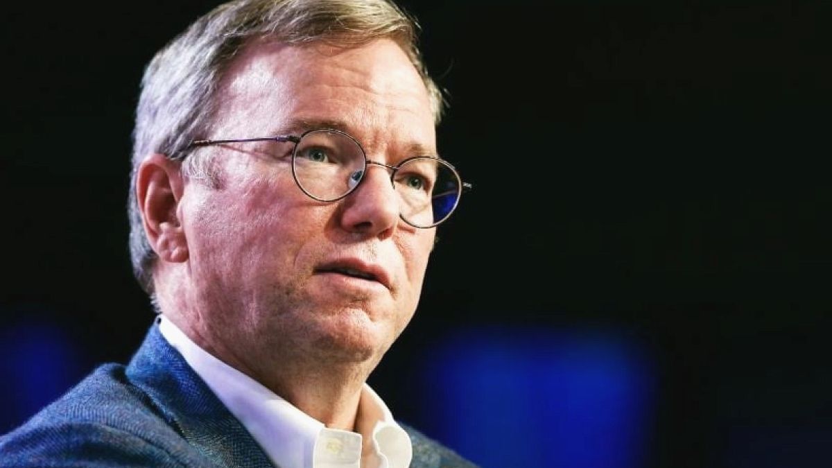 Eski Google CEO'su Yapay Zeka Konuşmasıyla Üniversite Mezunlarını Kızdırdı