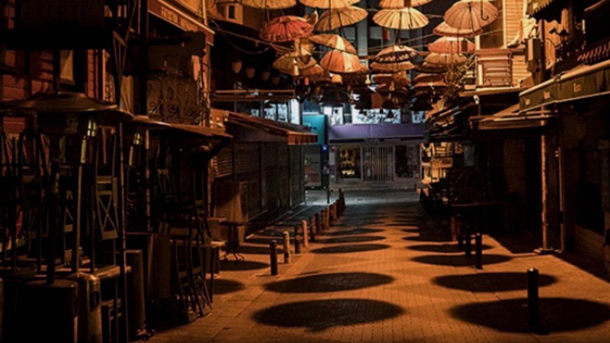 Kadıköy'de Mekanlar Neden Bir Bir Mühürleniyor? Tartışmalar Sürüyor
