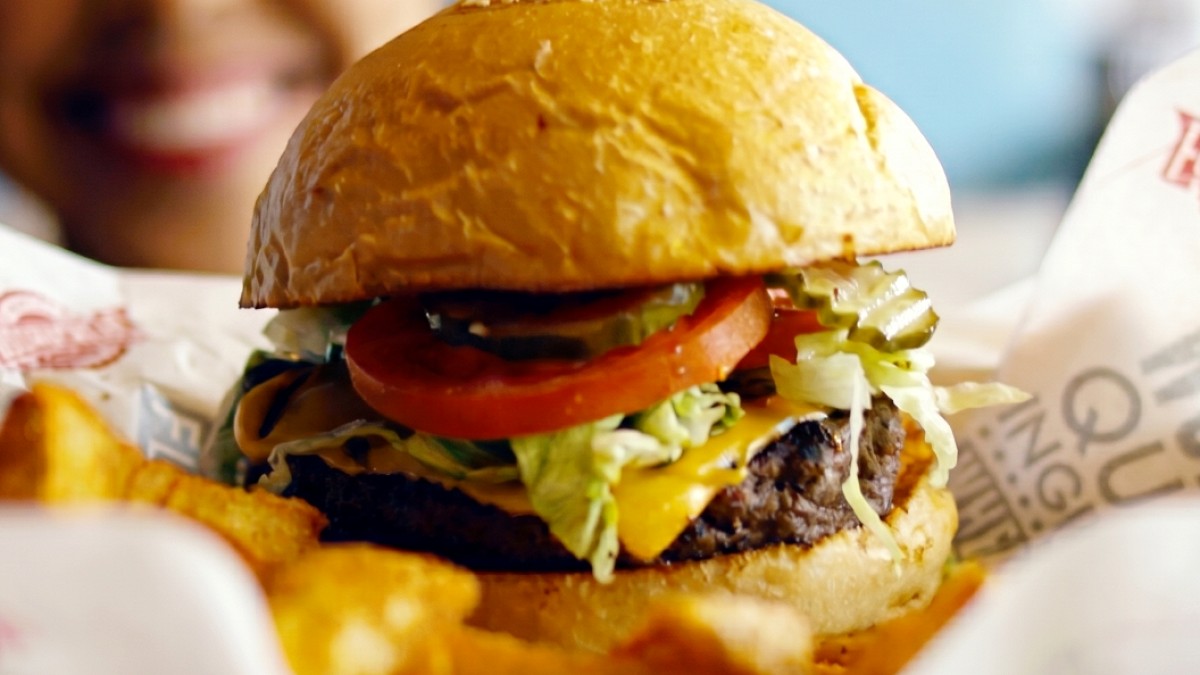Burger Zinciri Fuddruckers'ın Tarihi Yolculuğu: 500 Şubeden 44'e Düşüş