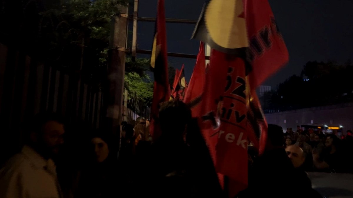 CHP'de Kurultay Kararı Şok Etkisi Yarattı: İl Binası Önünde Protesto