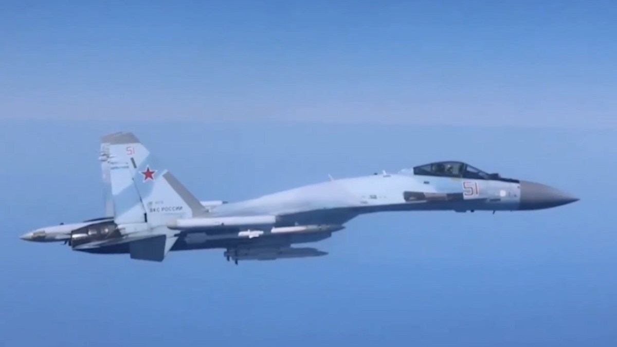 Rus Savaş Uçaklarından İngiliz İstihbarat Uçağına Tehlikeli Yaklaşma