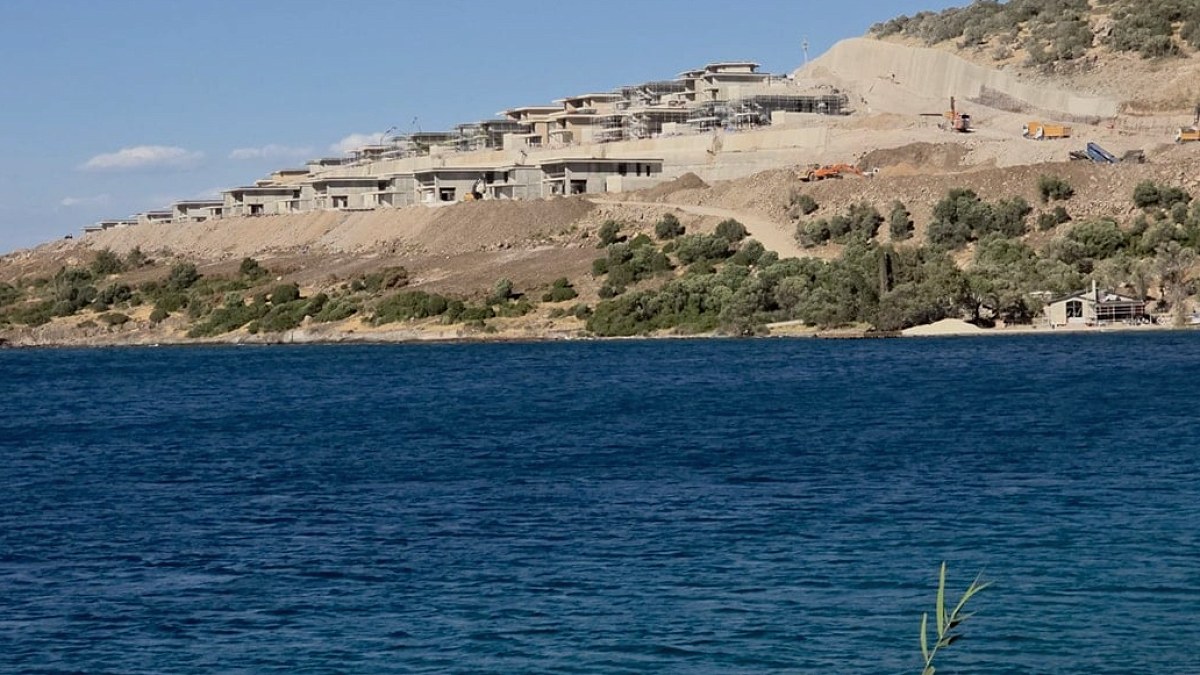 Bodrum Cennet Koyu'nda Arazi Tartışması: Hazine'den Cengiz Holding'e Geçiş Süreci
