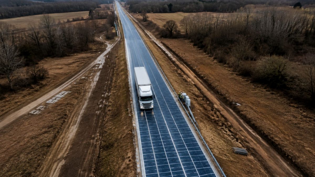 Yollara Güneş Paneli Döşeniyor: Enerji Devrimi Kapıda Mı?