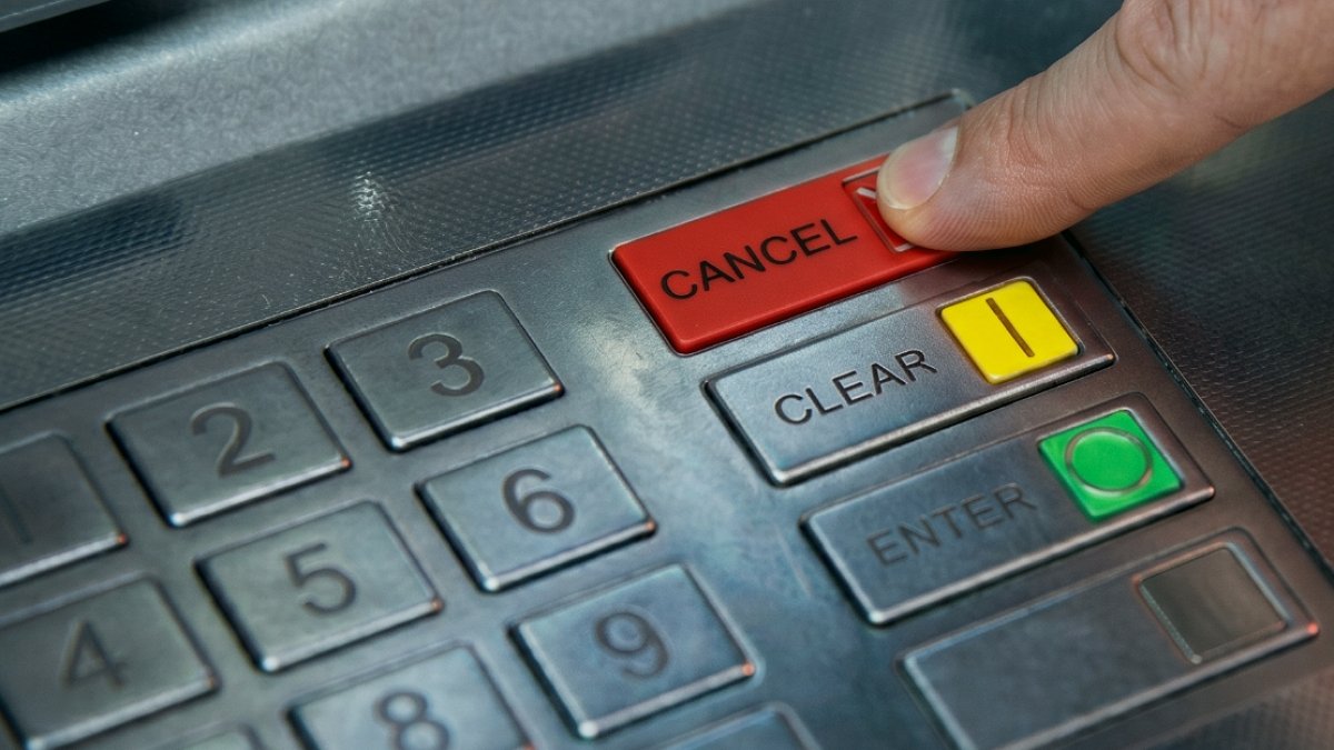 ATM'lerdeki Kırmızı Tuşun Gizli Görevi Ortaya Çıktı