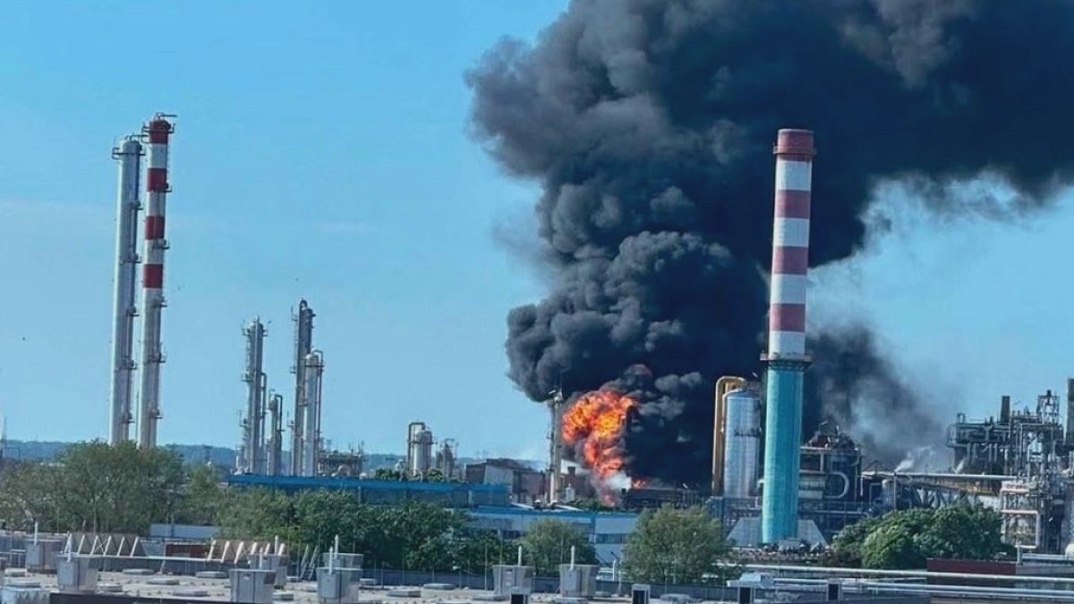 Macaristan'da Petrokimya Tesisinde Patlama: 1 Ölü, 8 Yaralı