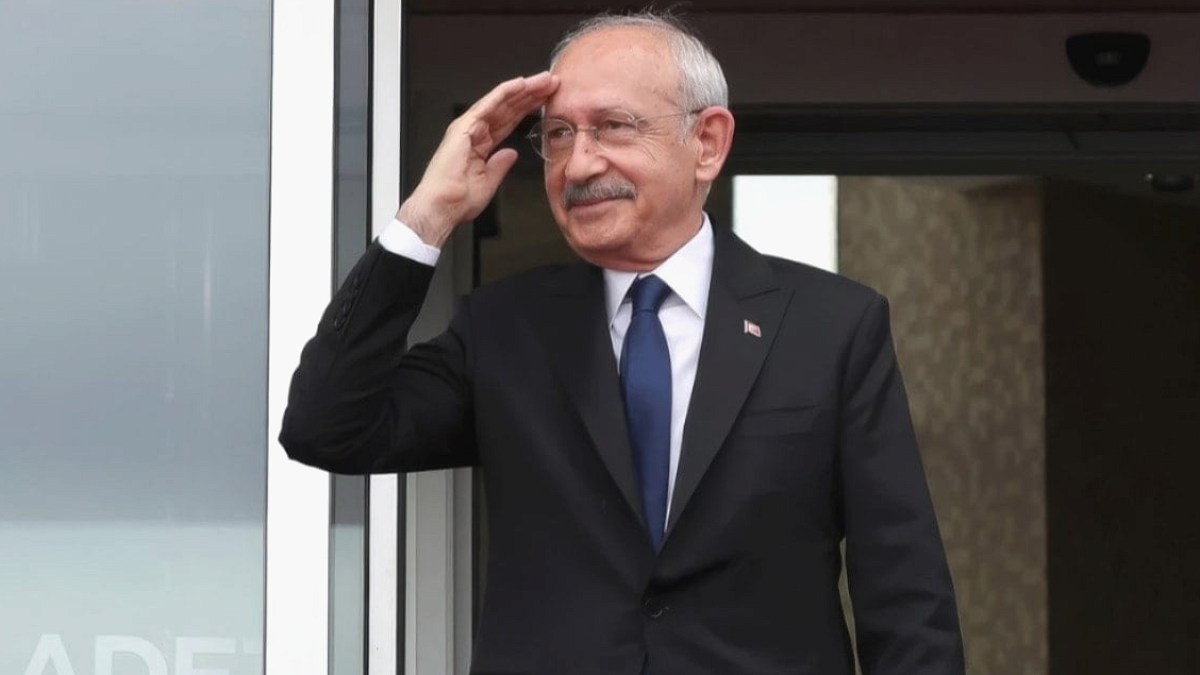 CHP Kurultay Kararı: Yetki Kılıçdaroğlu'na Döndü, Özel Yönetimi Görevden Alındı